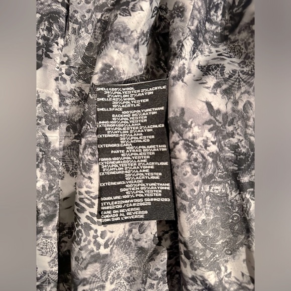 Guess Original coat, size XS - Picture 6 of 7